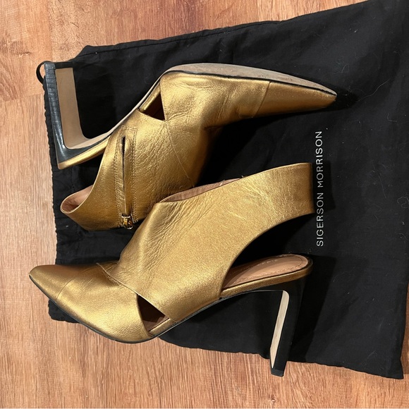 sigerson morrison halima gold pointed toe heels - Picture 2 of 5